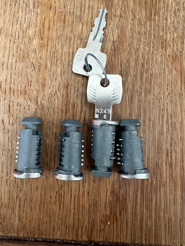 Thule n249 lock barrel with - lock, x4
